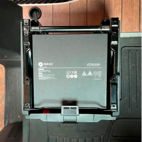 Batería Litio Eleksol 12.8V 300Ah LFP300BTBA Bajo Asiento